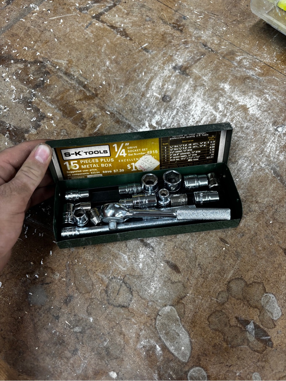 15-Piece 1/4" Drive Socket Set in Green Metal Box